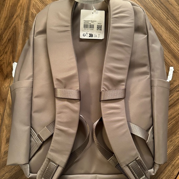 NWT Lululemon Everywhere Backpack 22L in Warm Ash Grey/Sheer Oak - Picture 2 of 6